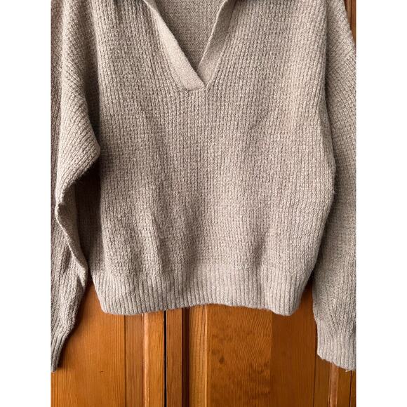 Everlane Women's The Alpaca Waffle Stitch Collared V-Neck Sweater Camel Tan SZ M - Picture 4 of 9